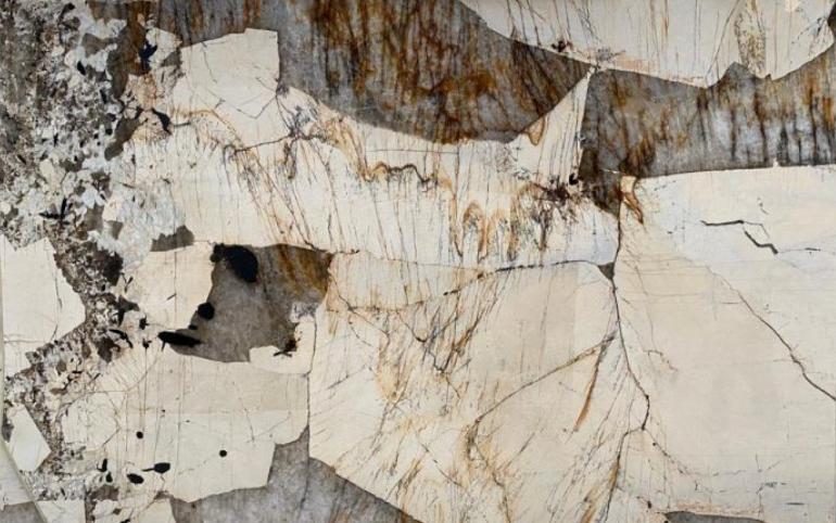 Patagonia Quartzite: A blend of white, beige and earthy tones with crystal accent and rustic caramel toned streaks.